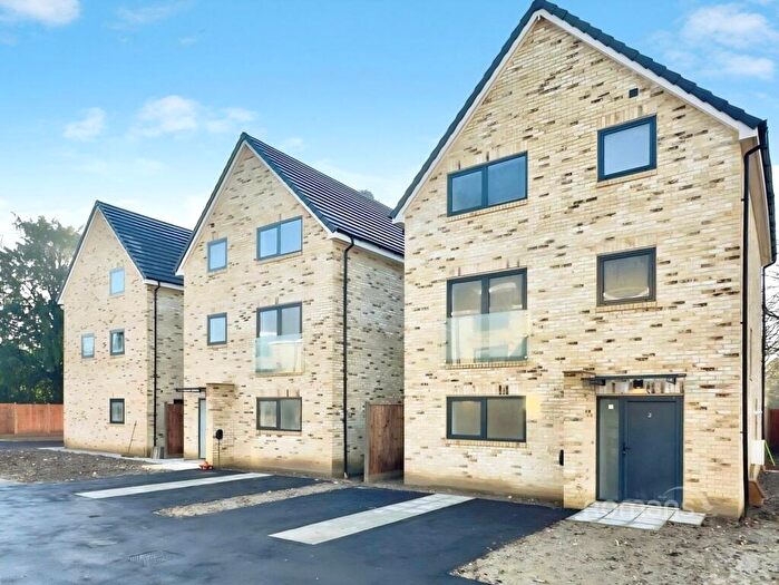 4 Bedroom Detached House To Rent In Sorrel Close, Farnborough, Hampshire, GU14