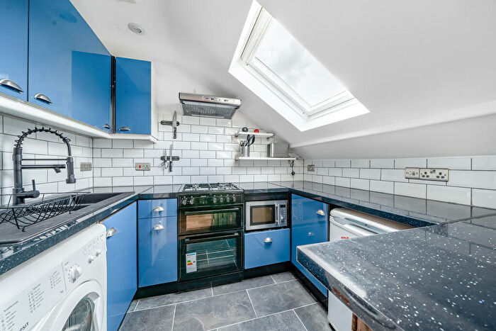 2 Bedroom Flat For Sale In Fairbridge Road, N19