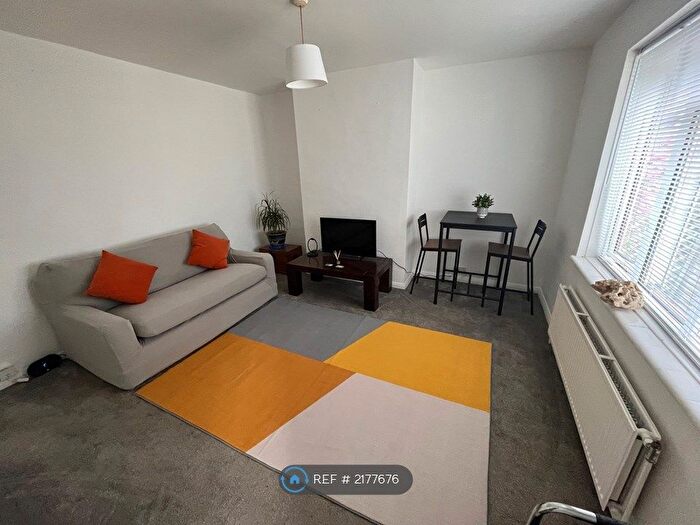 1 Bedroom Maisonette To Rent In Fielding Avenue, Twickenham, TW2