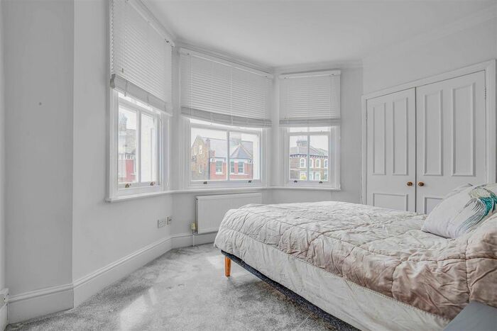 2 Bedroom Flat To Rent In St. Quintin Avenue, London, W10