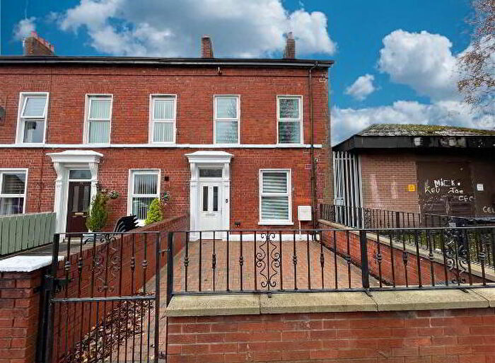4 Bedroom TownHouse For Sale In Mountpottinger Road, Belfast, BT5