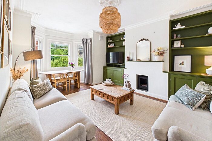 2 Bedroom Flat For Sale In Probyn Road, London, SW2