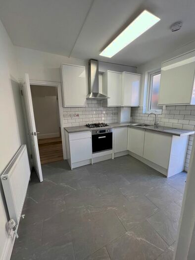 2 Bedroom Flat To Rent In Salisbury Road, Richmond, TW9