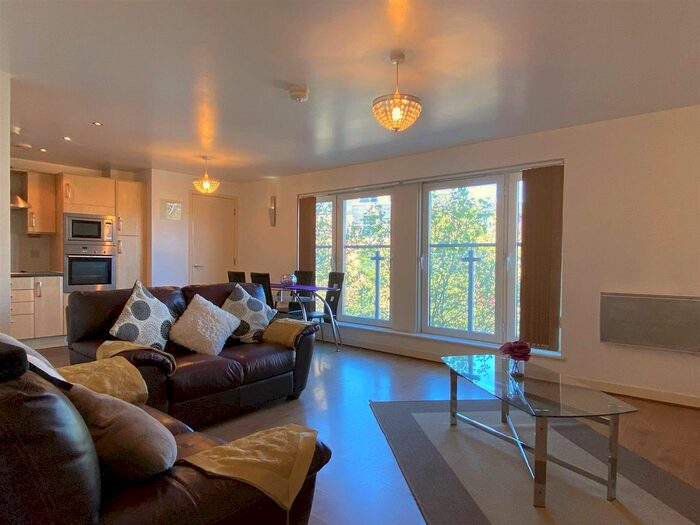 2 Bedroom Flat To Rent In Princess Way, Swansea, SA1