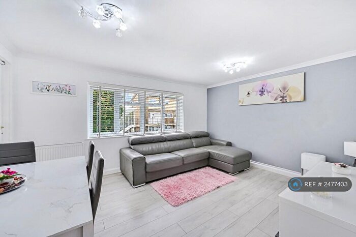 2 Bedroom Flat To Rent In Roden Gardens, Croydon, CR0