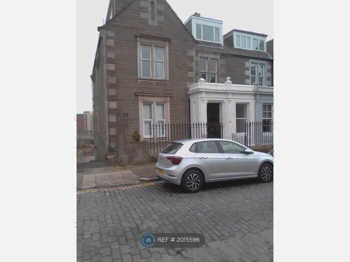 3 Bedroom Flat To Rent In Roseangle, Dundee, DD1