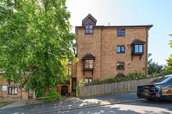 1 Bedroom Flat For Sale In Maria Court, Cypress Road, South Norwood, London, SE25