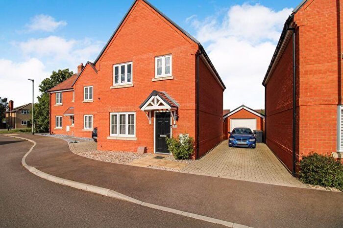 3 Bedroom Detached House For Sale In Centenary Place, Blunham, MK44