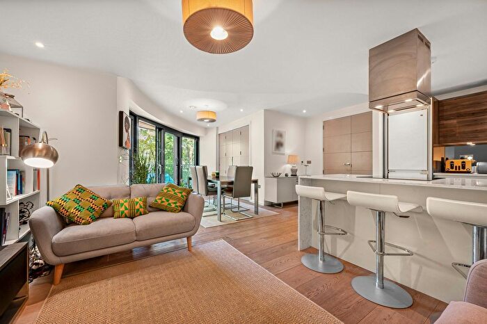 3 Bedroom Flat To Rent In Henry Chester Building, Lower Richmond Road, SW15