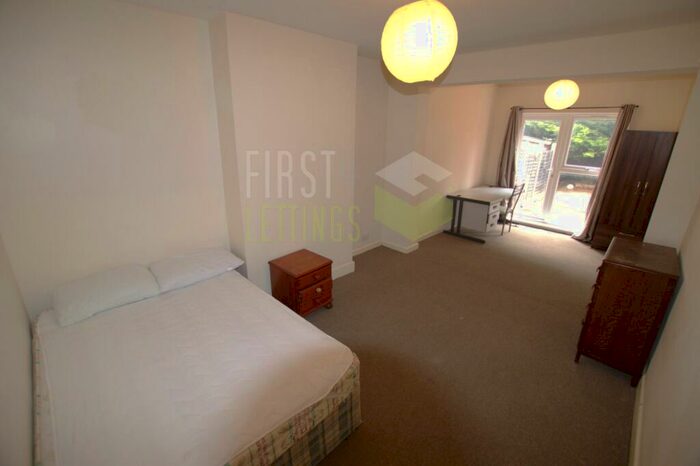 6 Bedroom Semi-Detached House To Rent In Houlditch Road, Clarendon Park, LE2