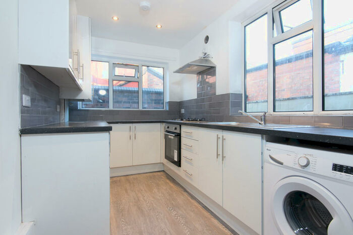 3 Bedroom Flat To Rent In Gerald Road, Salford, Salford, M6
