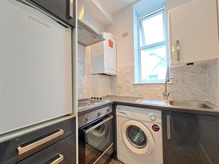1 Bedroom Flat To Rent In Croydon Road, London, SE20