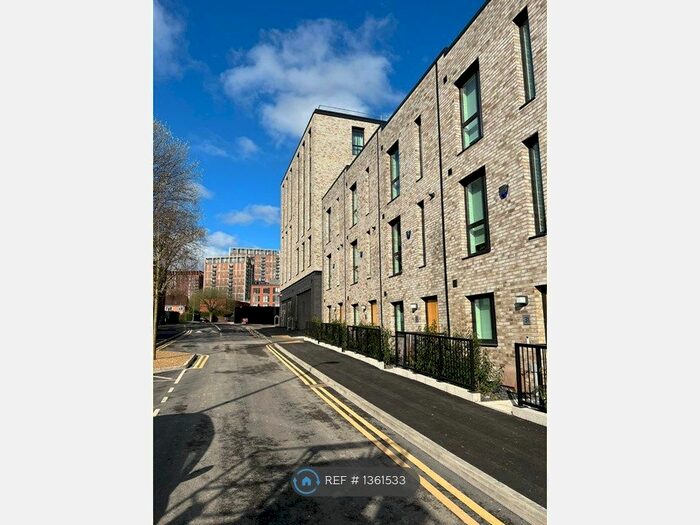 3 Bedroom Terraced House To Rent In Chapel Street, Manchester, M3