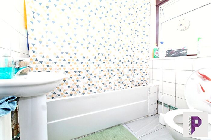 2 Bedroom Terraced House For Sale In Albany Road, Chatham, ME4