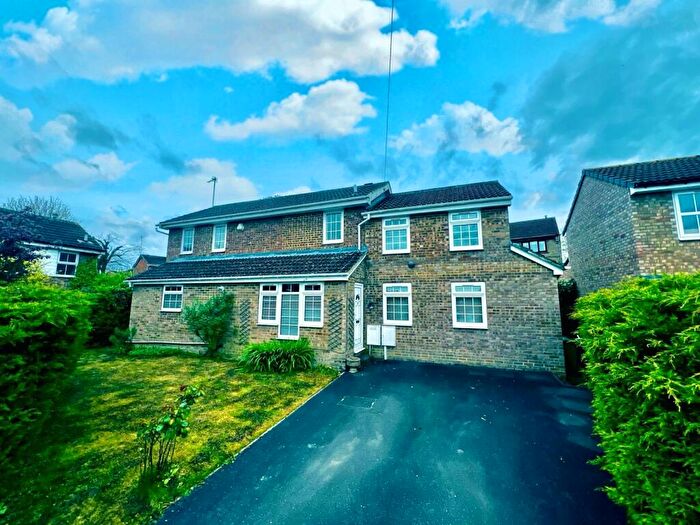4 Bedroom House To Rent In Adel Vale, Leeds, West Yorkshire, LS16