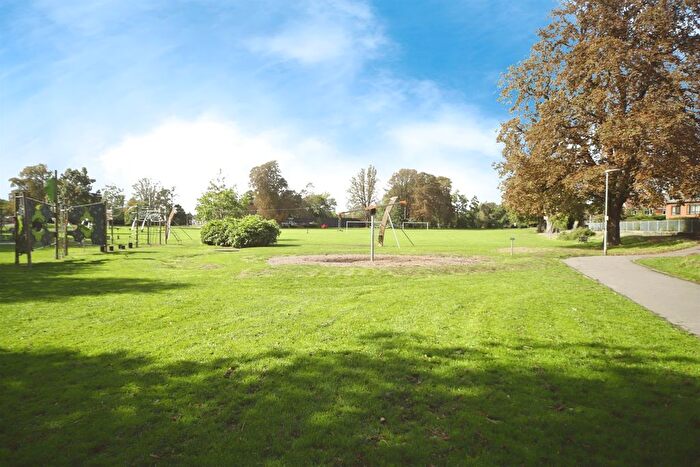 2 Bedroom Flat For Sale In Northfield Court, Taunton, TA1