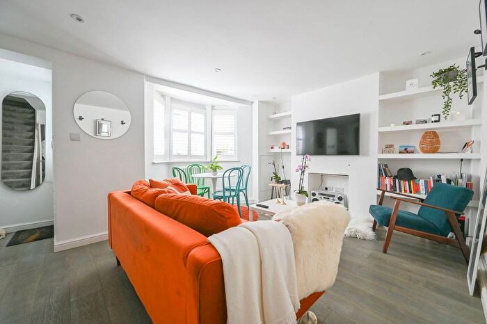 1 Bedroom Flat To Rent In Ferndale Road, Clapham North, London, SW4