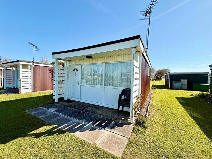 2 Bedroom Chalet For Sale In Hawaii Beach, Hemsby, NR29