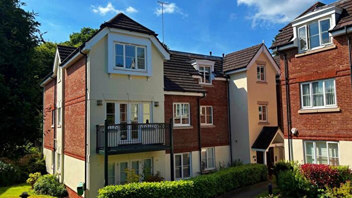2 Bedroom Apartment To Rent In Oaklands Court, Welwyn, AL6