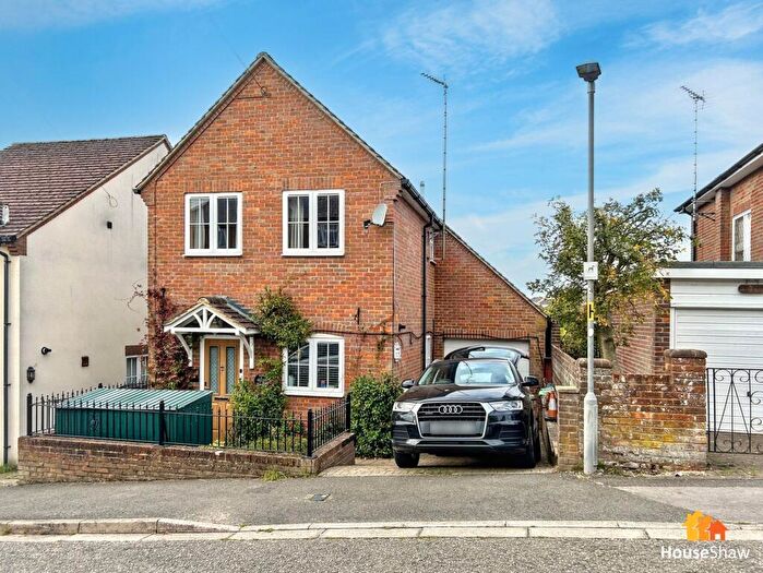 3 Bedroom Link Detached House For Sale In Frances Street, Chesham, HP5