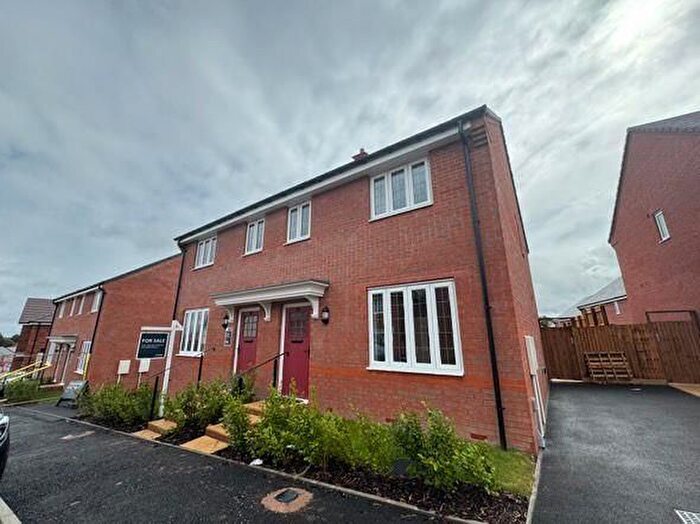 3 Bedroom Semi-detached House To Rent In Eagle Lane, Birmingham, B31
