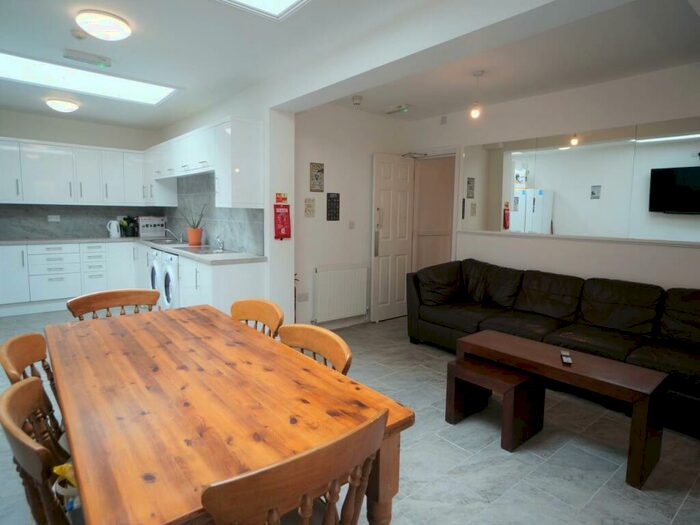 6 Bedroom House To Rent In High St, Bangor, LL57