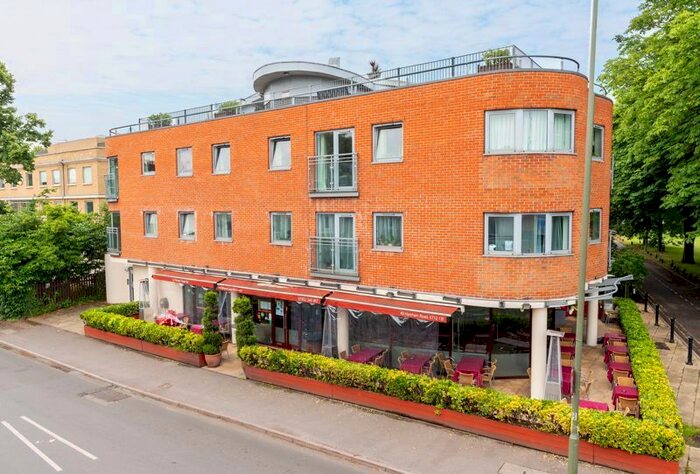 1 Bedroom Flat To Rent In Hersham Road, Walton-On-Thames, KT12