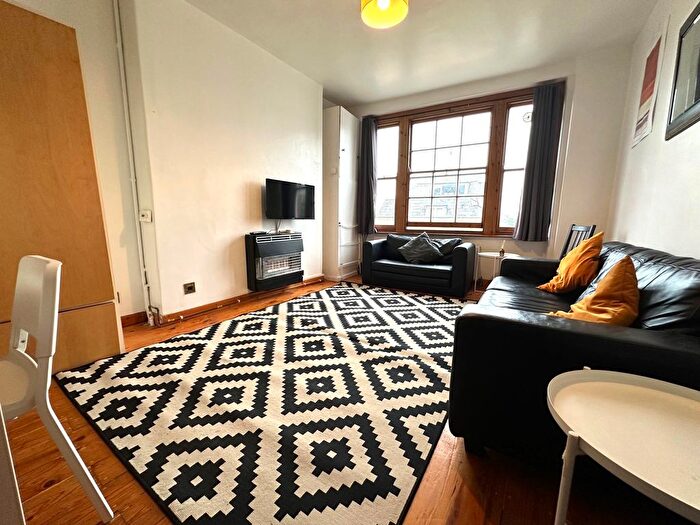 2 Bedroom Flat To Rent In Offord Road, London, N1