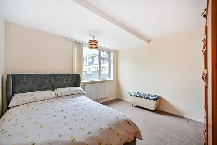 1 Bedroom Flat For Sale In West Hendon, London, NW9