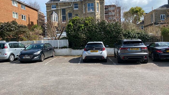 Garage / Parking To Rent In Eaton Gardens, Hove, BN3