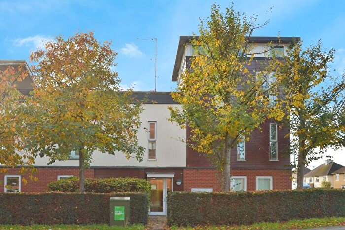 2 Bedroom Flat For Sale In North Crawley Road, Newport Pagnell, MK16