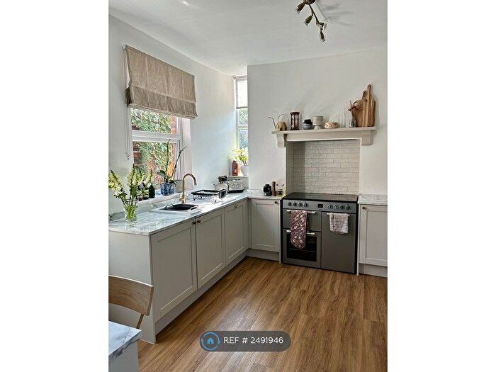 2 Bedroom Semi-Detached House To Rent In Hyde Road, Stockport, SK6