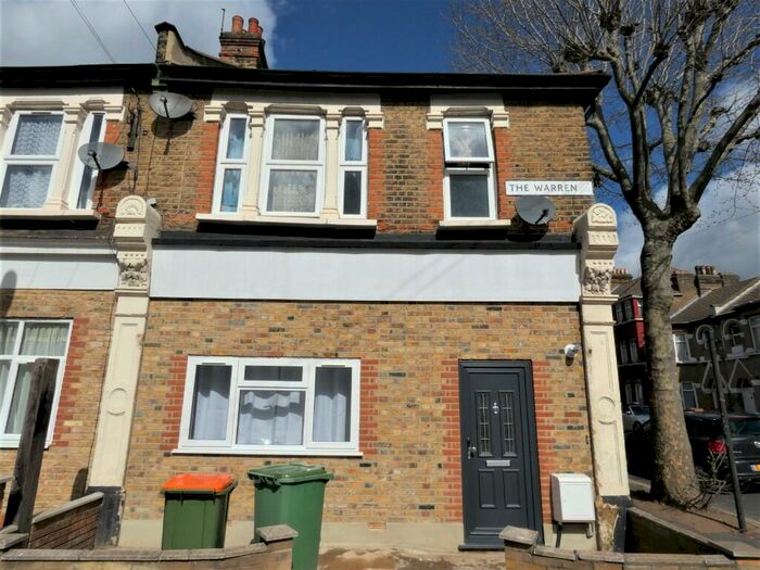 2 Bedroom Ground Flat To Rent In The Warren, London, E12