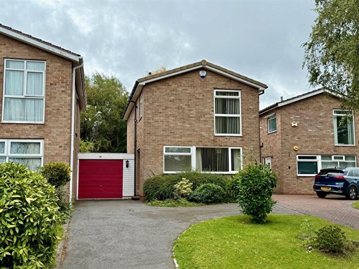 3 Bedroom Link Detached House For Sale In Thelsford Way, Solihull, B92