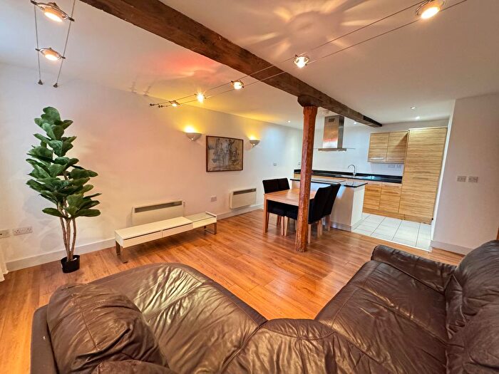 2 Bedroom Flat To Rent In Dale Street, Bradford, West Yorkshire, BD1