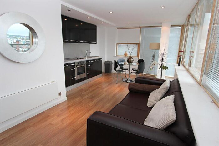 2 Bedroom Flat To Rent In West Point, Wellington Street, LS1