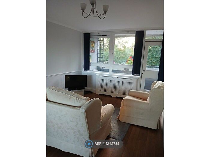 1 Bedroom Flat To Rent In Avondale Square, London, SE1