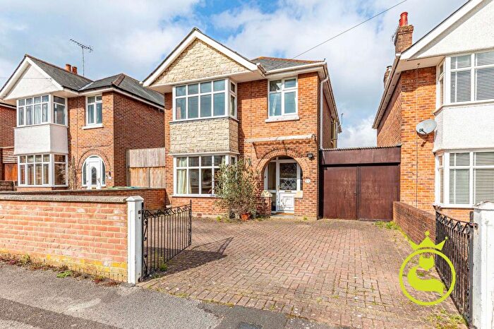 3 Bedroom Detached House For Sale In Linden Road, Poole, BH12