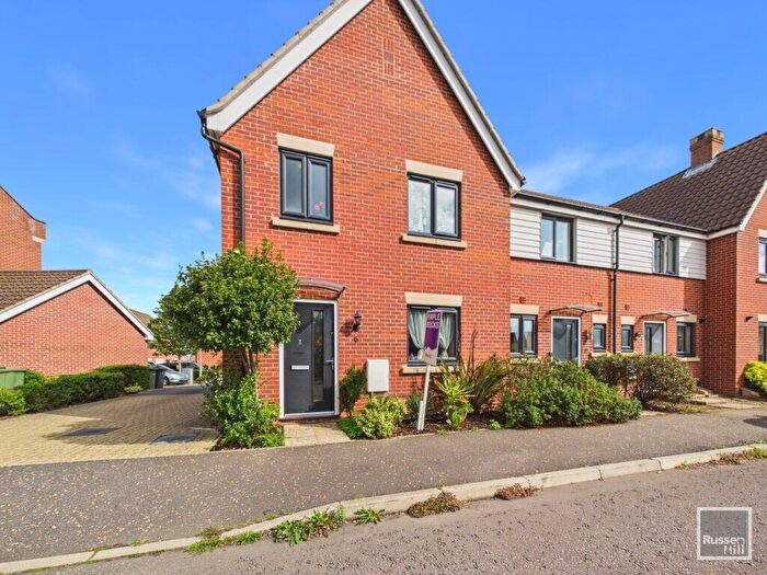 3 Bedroom Semi-Detached House For Sale In Peter Pulling Drive, Queens Hill, NR8