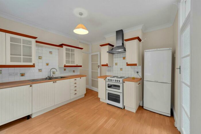 2 Bedroom Flat For Sale In Morgan Road, Bromley, BR1