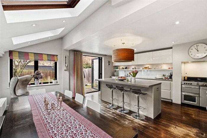 6 Bedroom Terraced House For Sale In Sainfoin Road, SW17