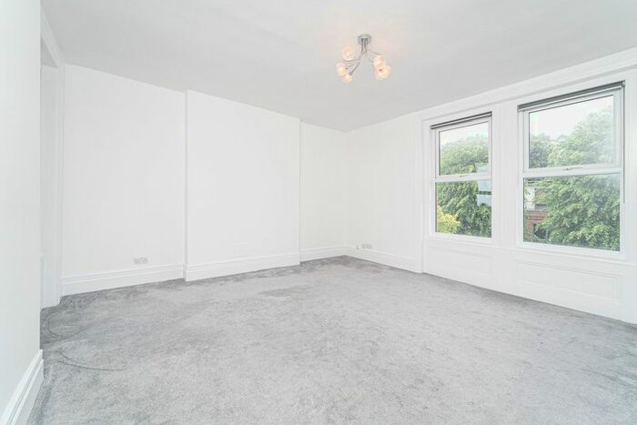 2 Bedroom Flat To Rent In Womersley Road, London, N8