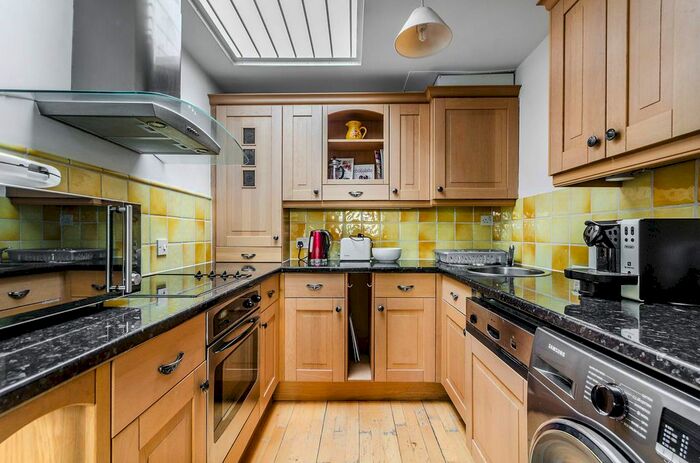 3 Bedroom Flat To Rent In Old Brompton Road, South Kensington, London, SW5