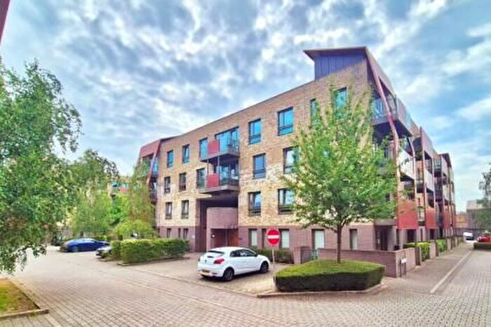 2 Bedroom Flat To Rent In Blondin Way, London, SE16