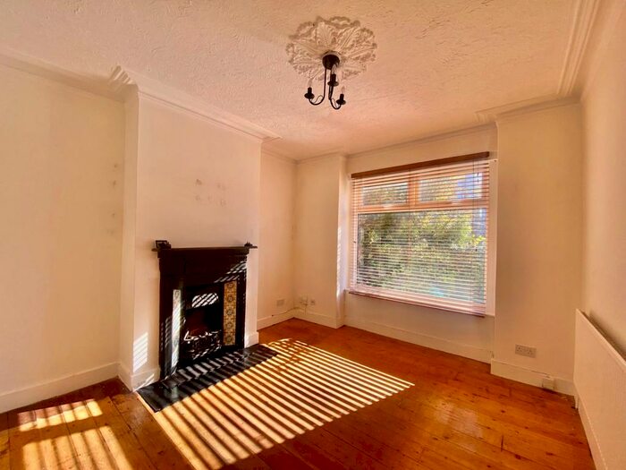 2 Bedroom House To Rent In Buller Road, Brighton, BN2