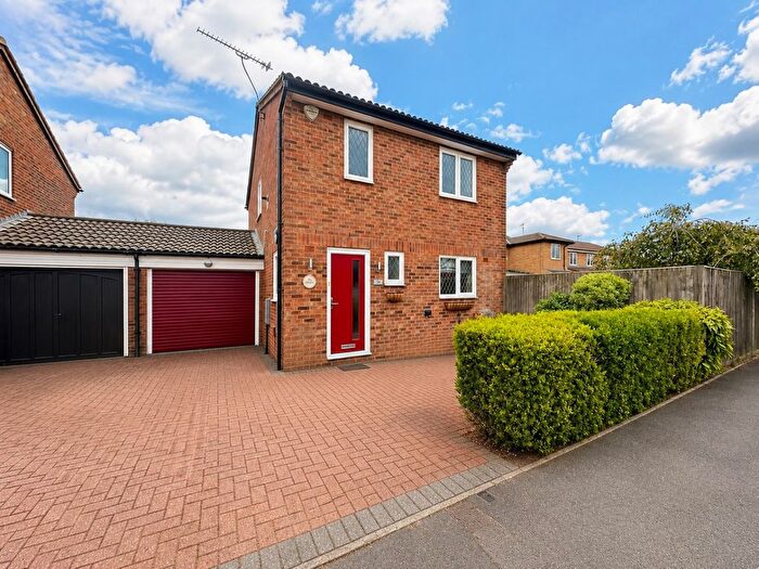 3 Bedroom Link Detached House To Rent In Colwell Rise, Luton, Bedfordshire, LU2