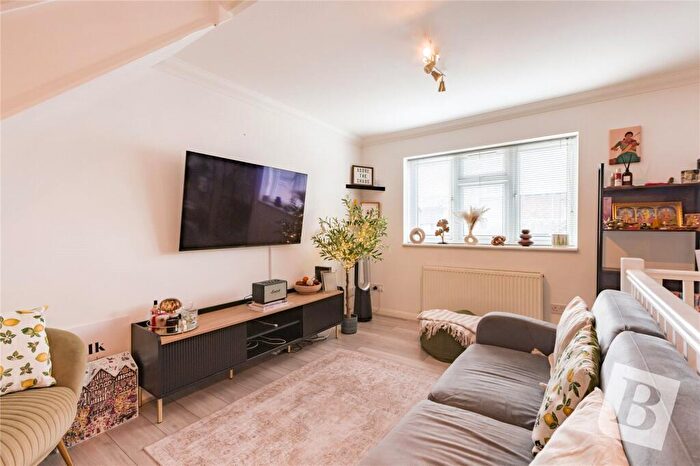 2 Bedroom Detached House For Sale In Craigdale Road, Hornchurch, RM11