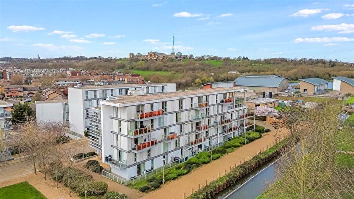 2 Bedroom Apartment For Sale In Kinnear Apartments, New River Village, Hornsey, N8