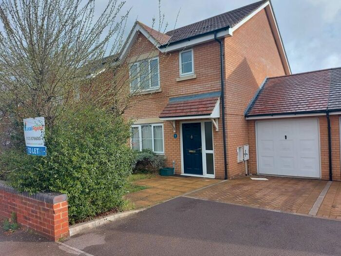 3 Bedroom Detached House To Rent In Rockfield Drive, Sundon Park Road, Luton, LU3