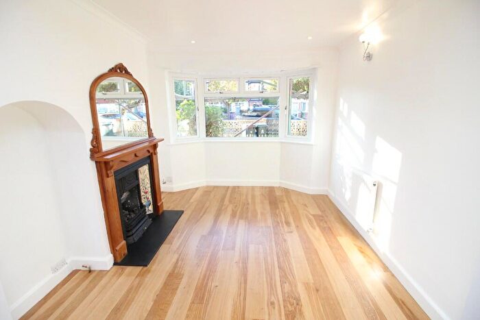 3 Bedroom End Of Terrace House For Sale In Kingshill Avenue, Worcester Park, Surrey, KT4